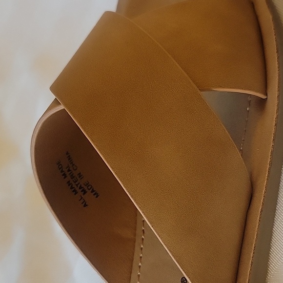 Soda Women's Tan Criss Cross Sandals, Size: 6.5 - Picture 5 of 7